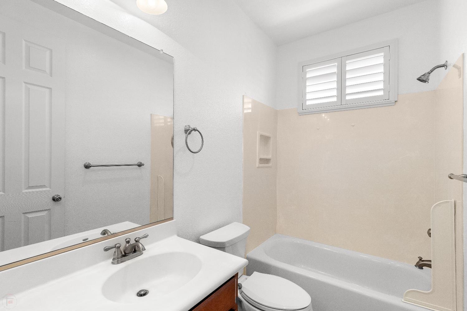 1144 Clearwater Creek Blvd, Manteca, CA 95336