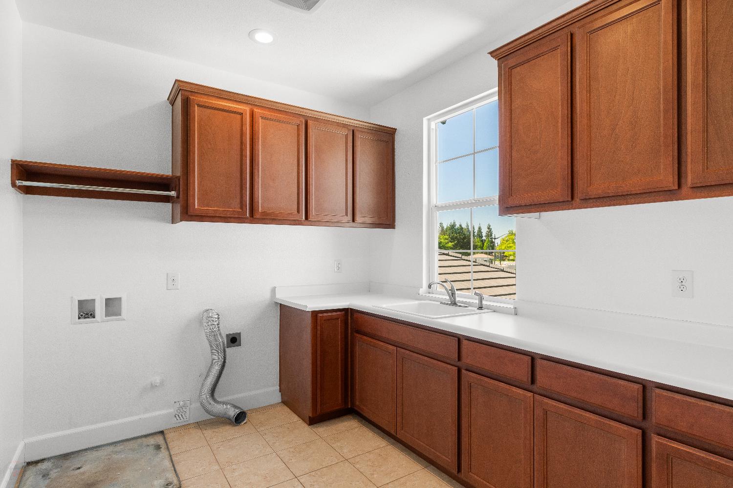 1144 Clearwater Creek Blvd, Manteca, CA 95336