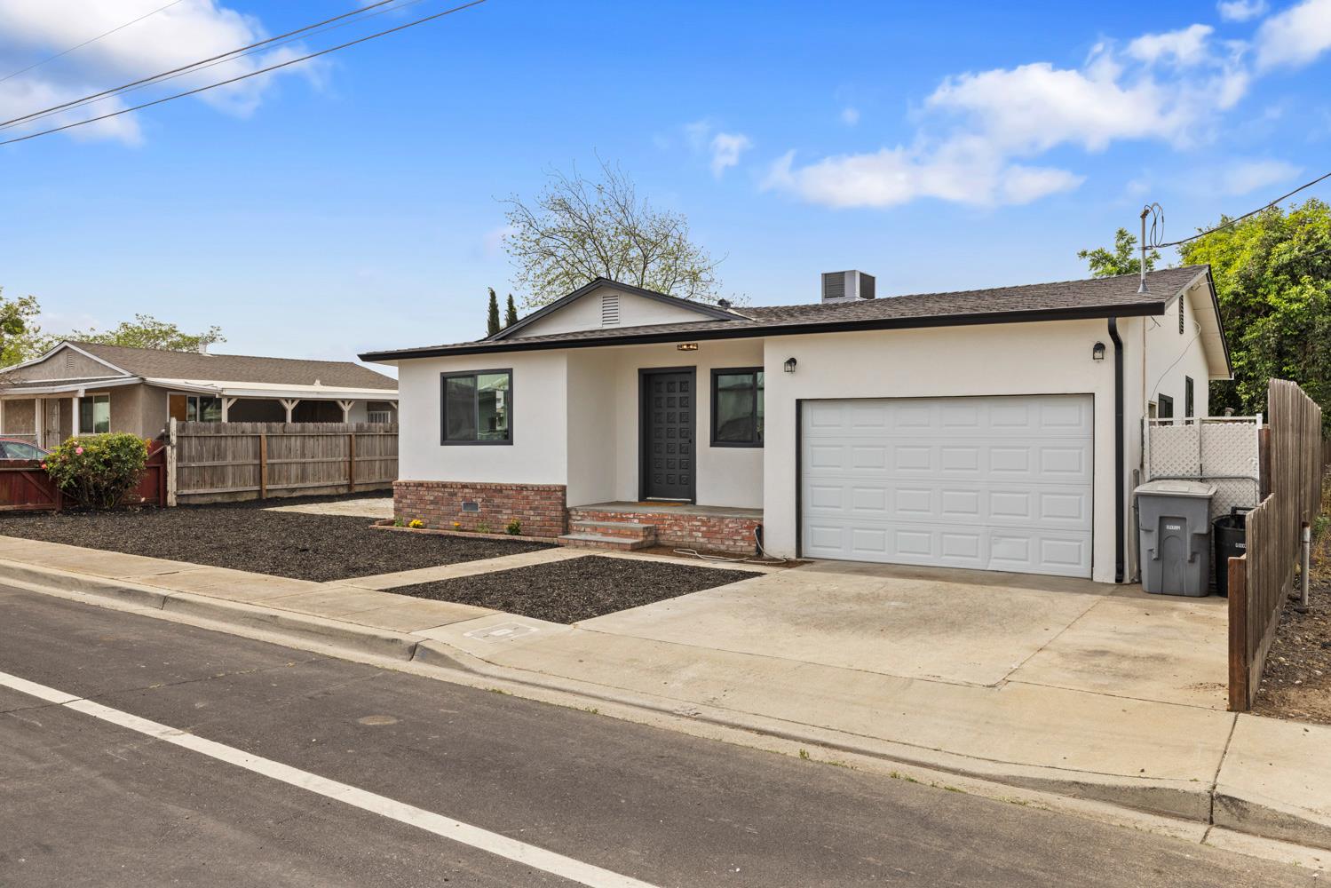 6349 Roselle Ave, Riverbank, CA 95367