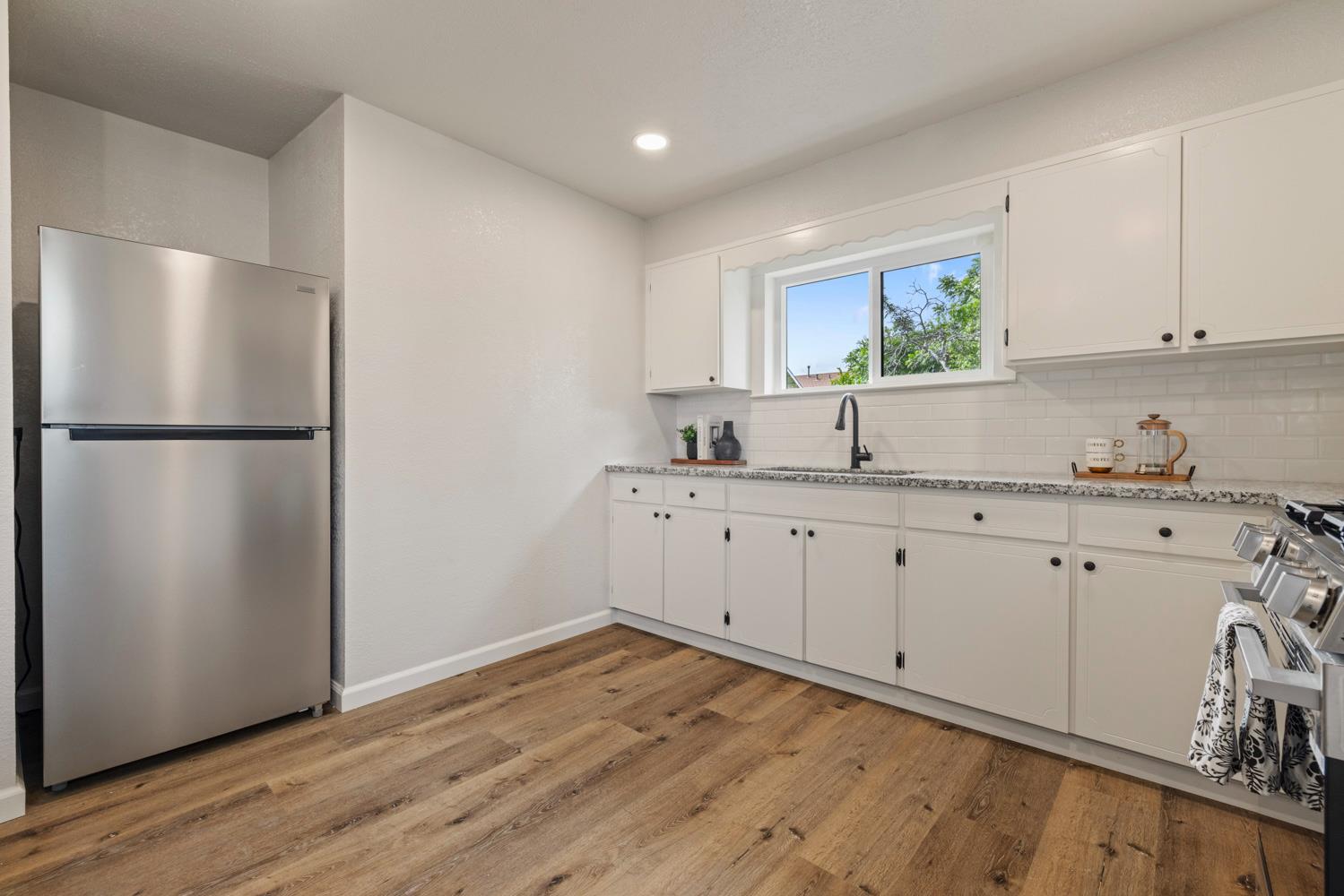 6349 Roselle Ave, Riverbank, CA 95367