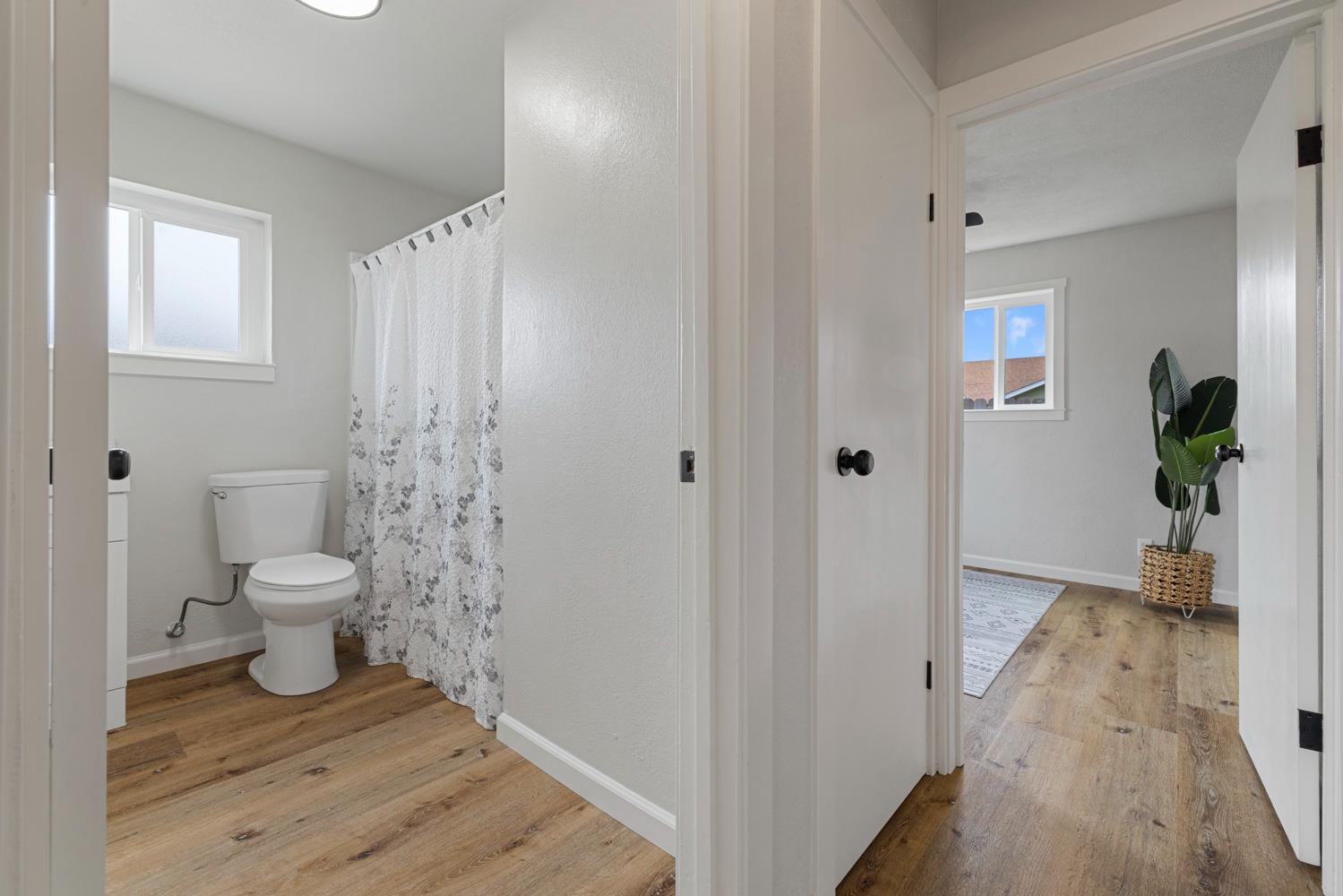 6349 Roselle Ave, Riverbank, CA 95367