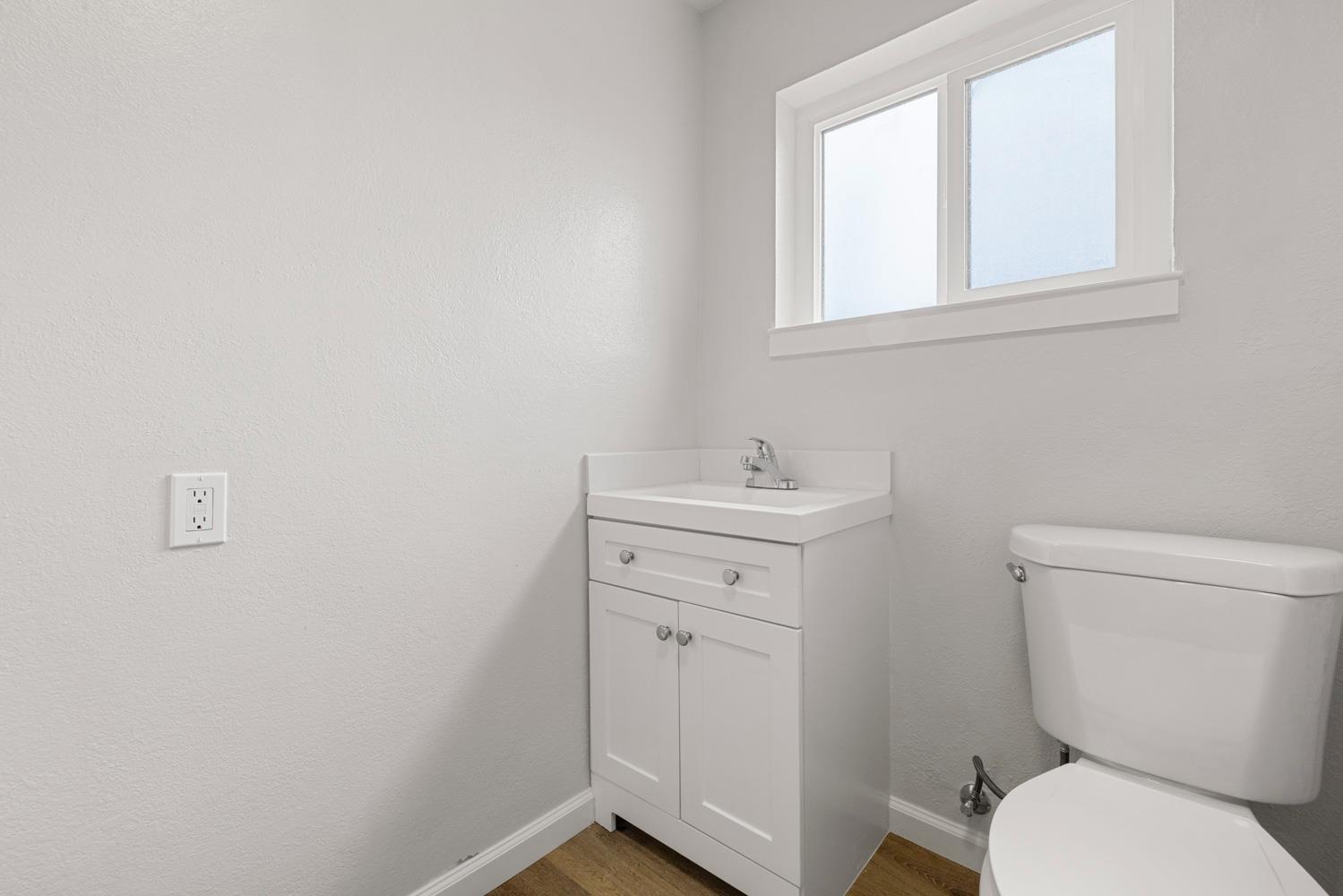 6349 Roselle Ave, Riverbank, CA 95367