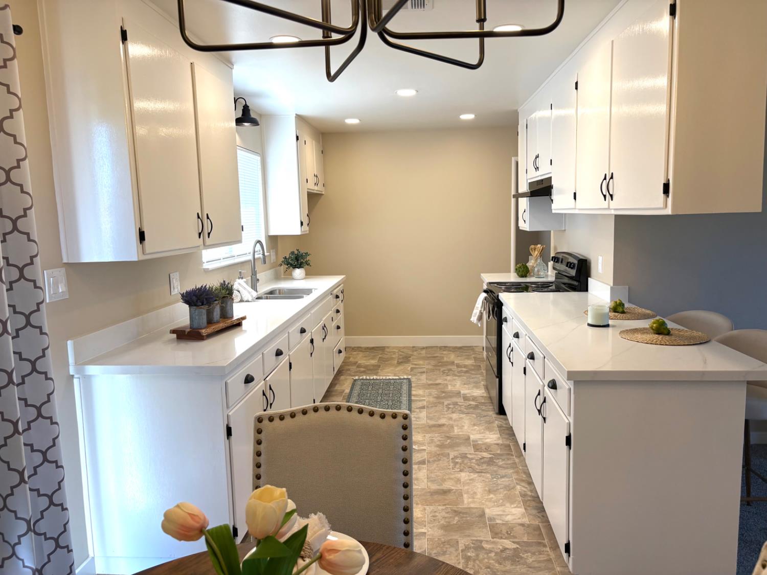 930 Palomino St, Manteca, CA 95336