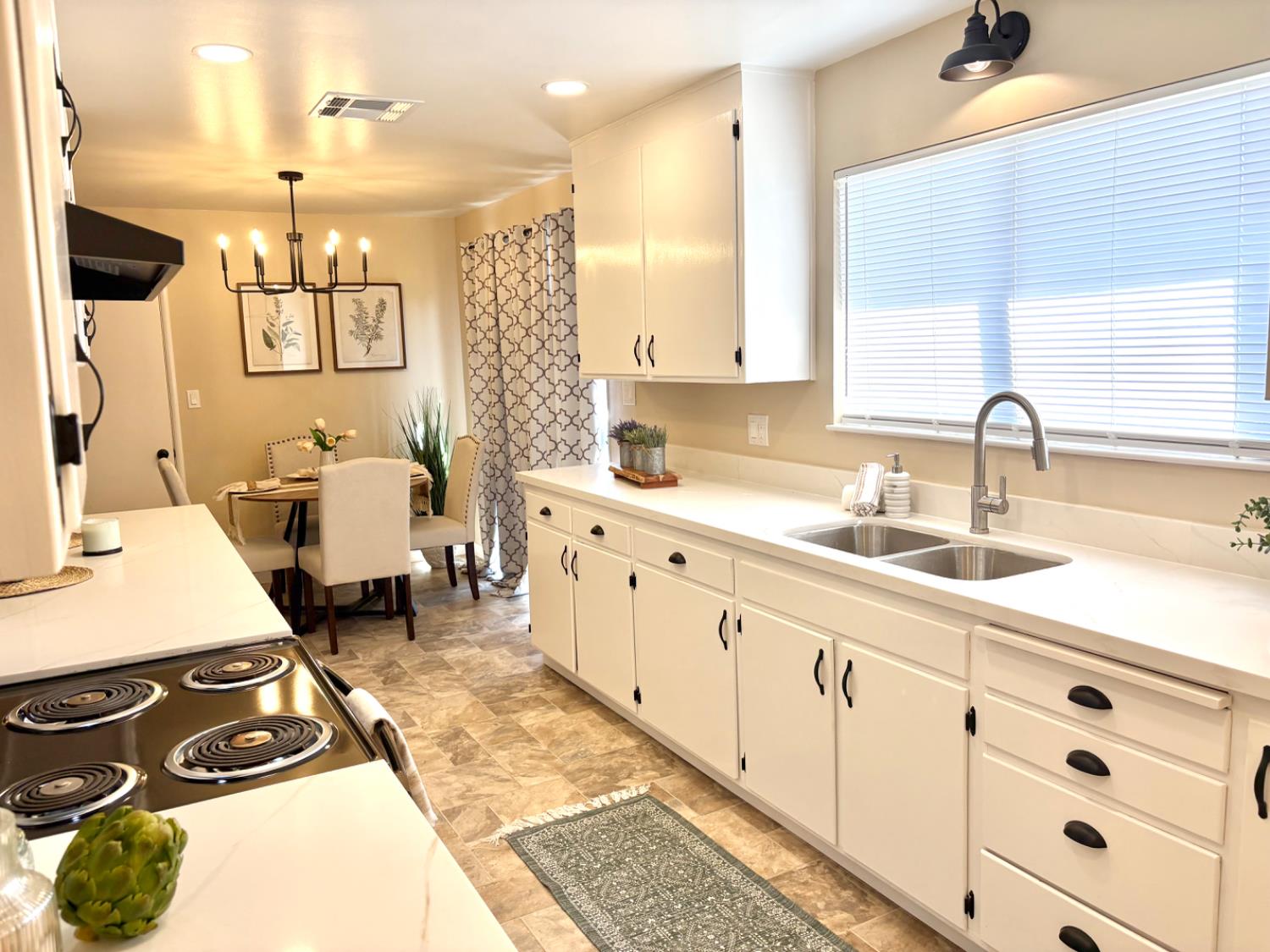 930 Palomino St, Manteca, CA 95336