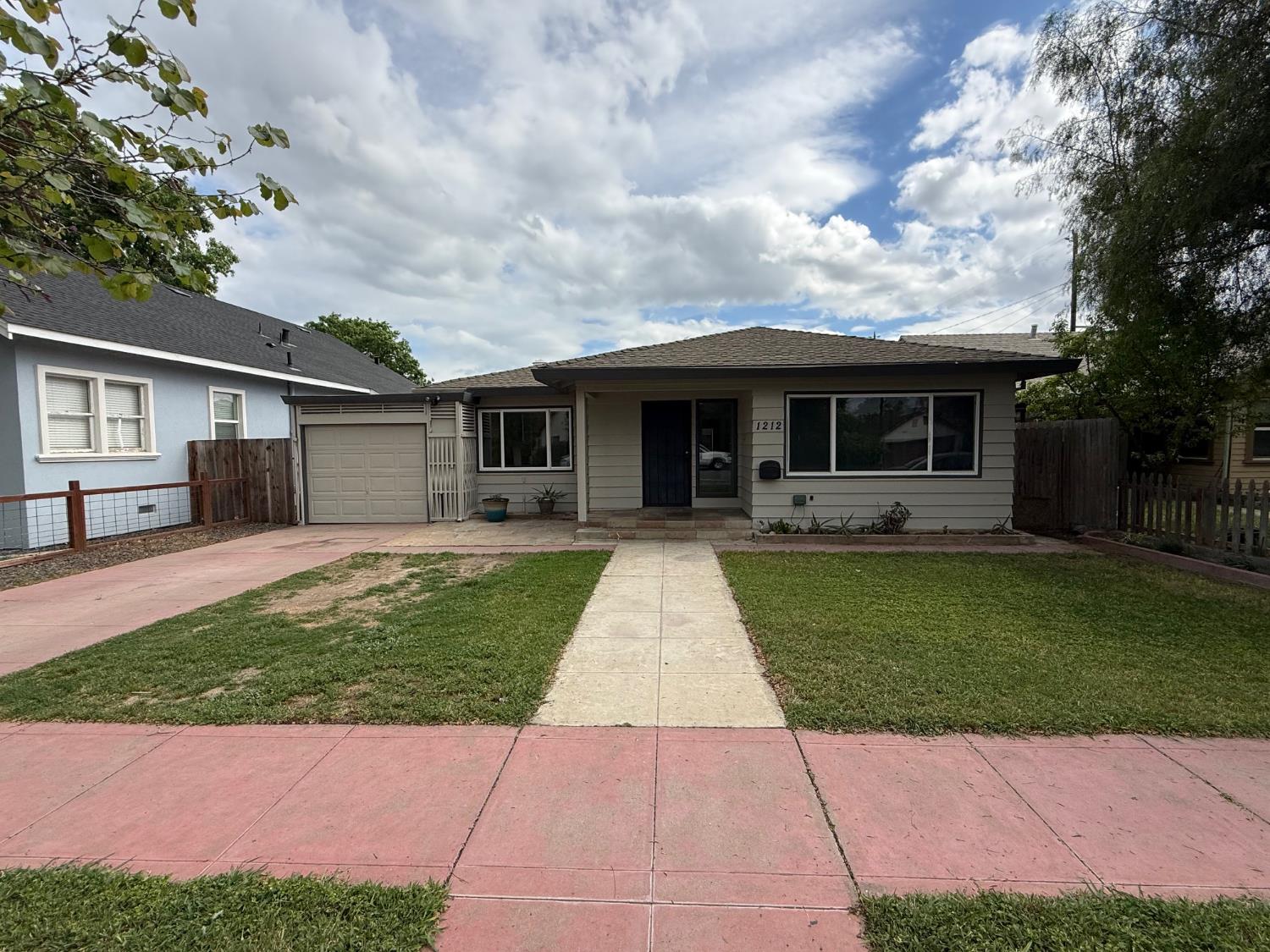 1212 Kern St, Newman, CA 95360