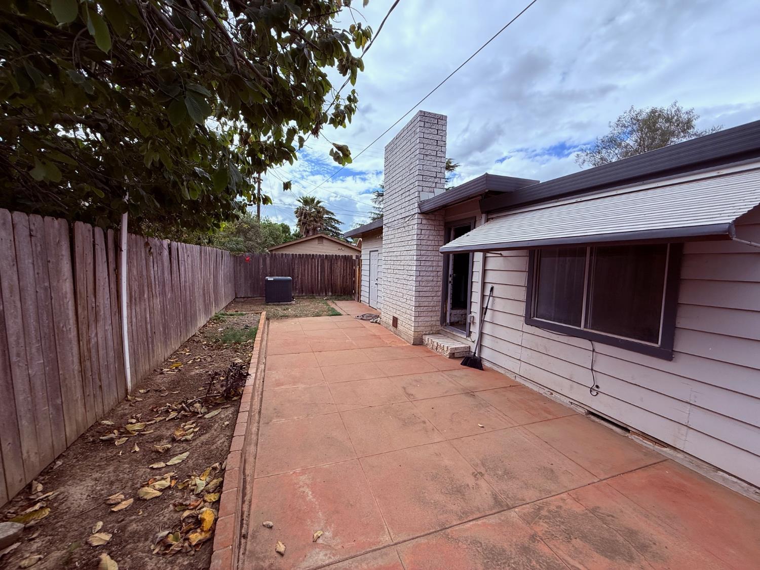 1212 Kern St, Newman, CA 95360