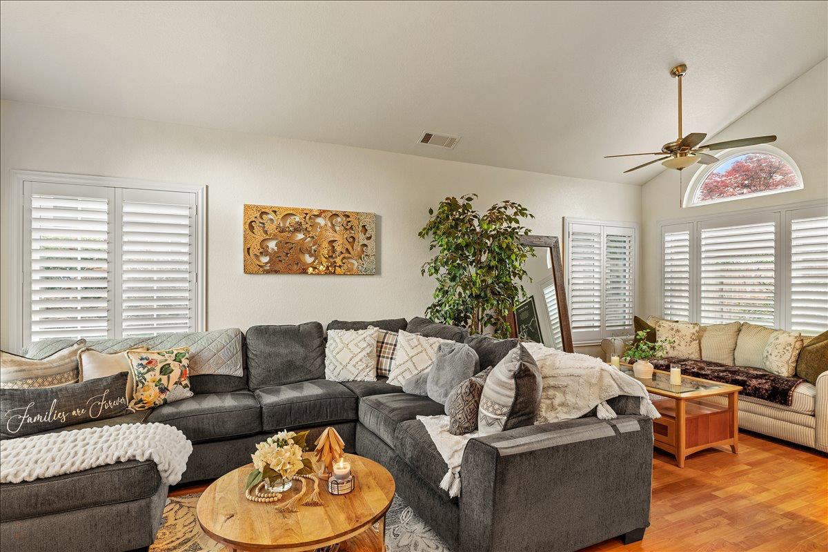 1565 Daniels St, Manteca, CA 95337