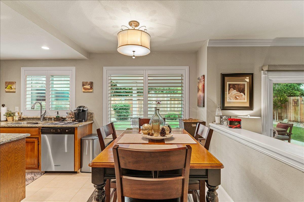 1565 Daniels St, Manteca, CA 95337