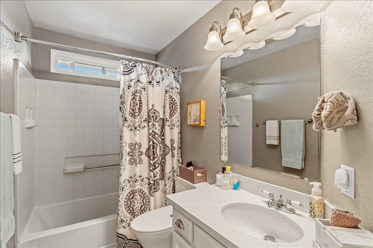 1565 Daniels St, Manteca, CA 95337