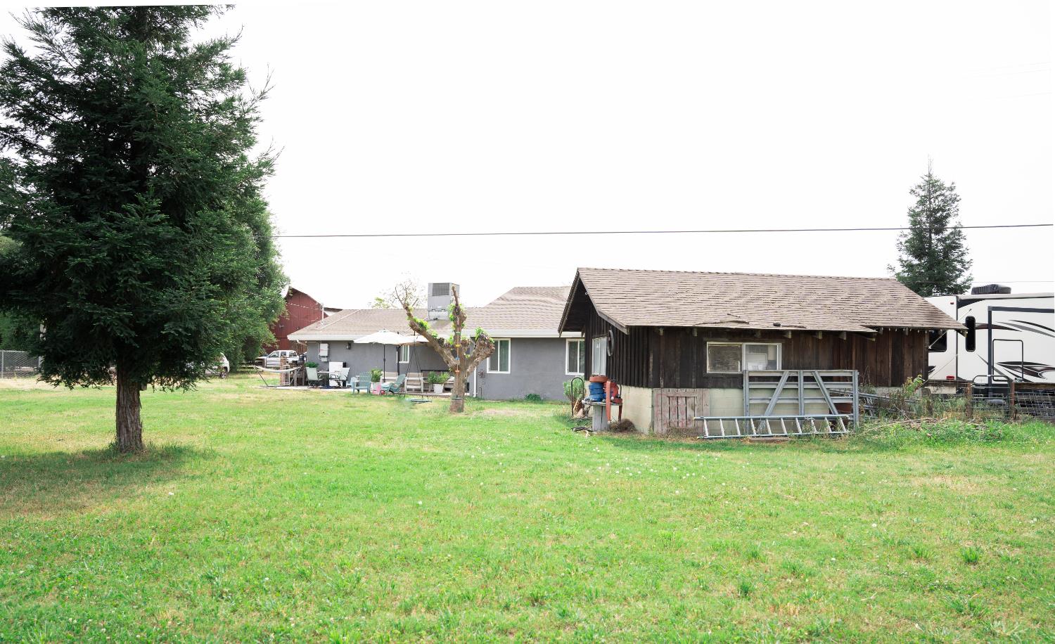 9842 Jackson Rd, Oakdale, CA 95361