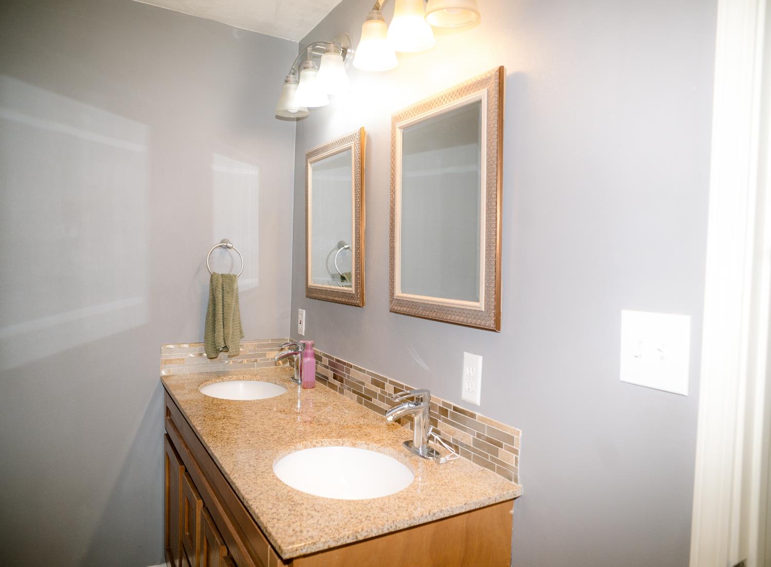 9842 Jackson Rd, Oakdale, CA 95361