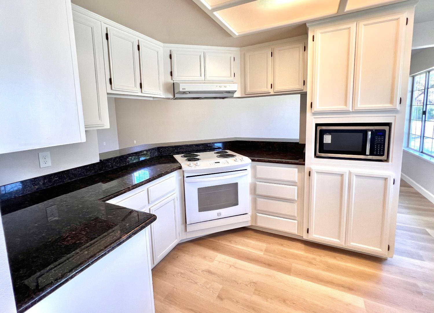 2107 Canyon View Dr, Newman, CA 95360