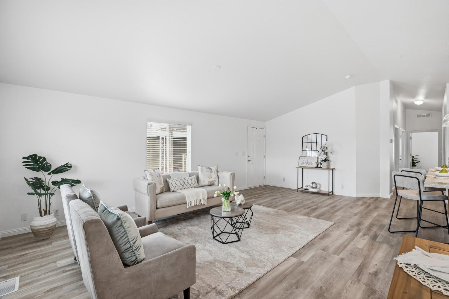 2621 Prescott Rd #246, Modesto, CA 95350