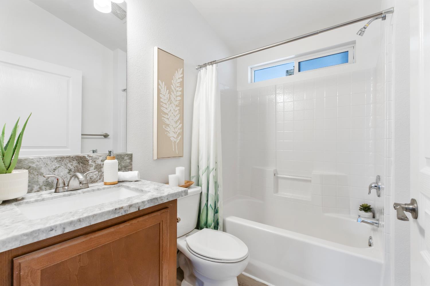 2621 Prescott Rd #246, Modesto, CA 95350