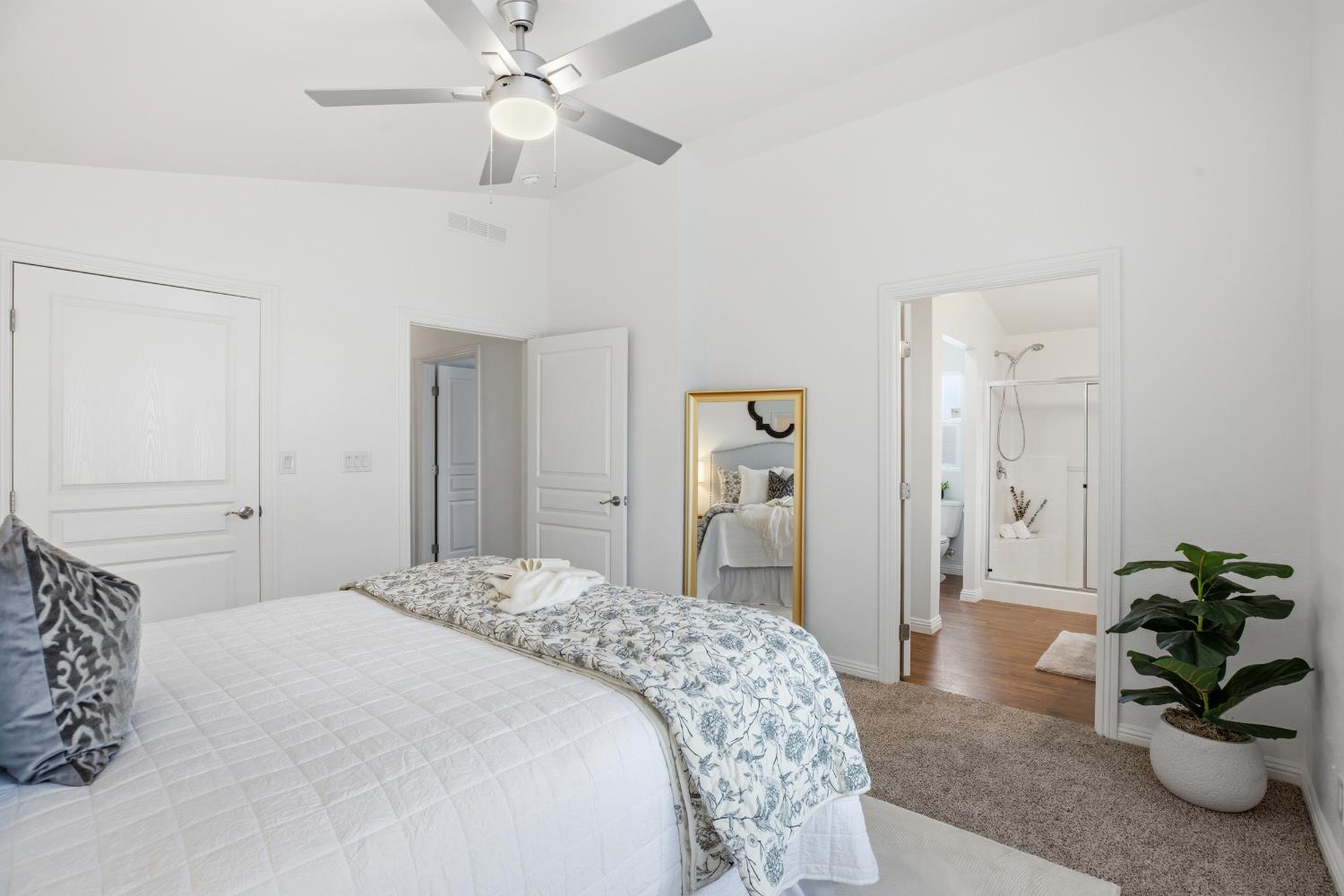 2621 Prescott Rd #246, Modesto, CA 95350