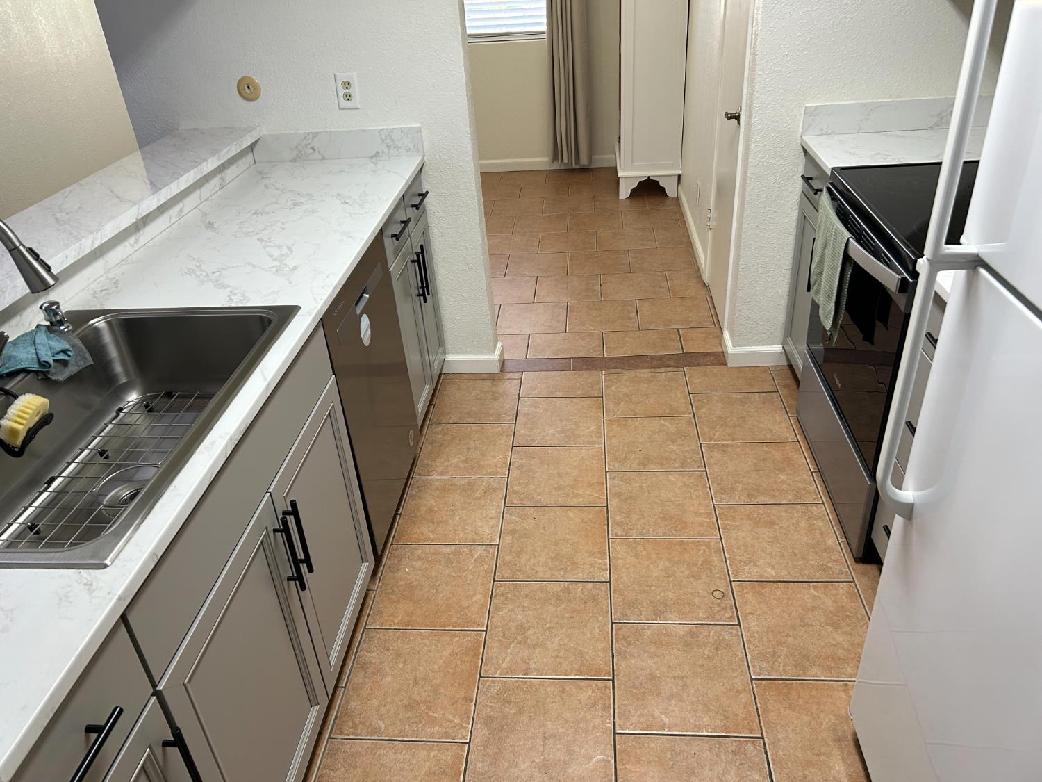 2900 Andre Ln #241, Turlock, CA 95382