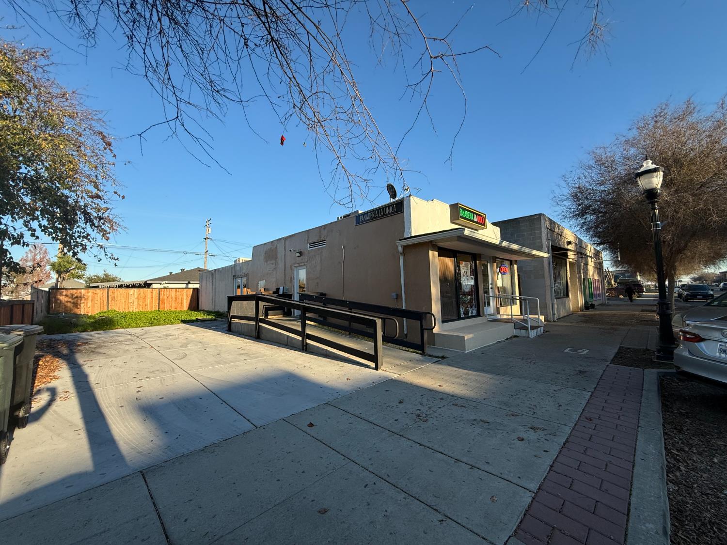 224 E St, Waterford, CA 95386