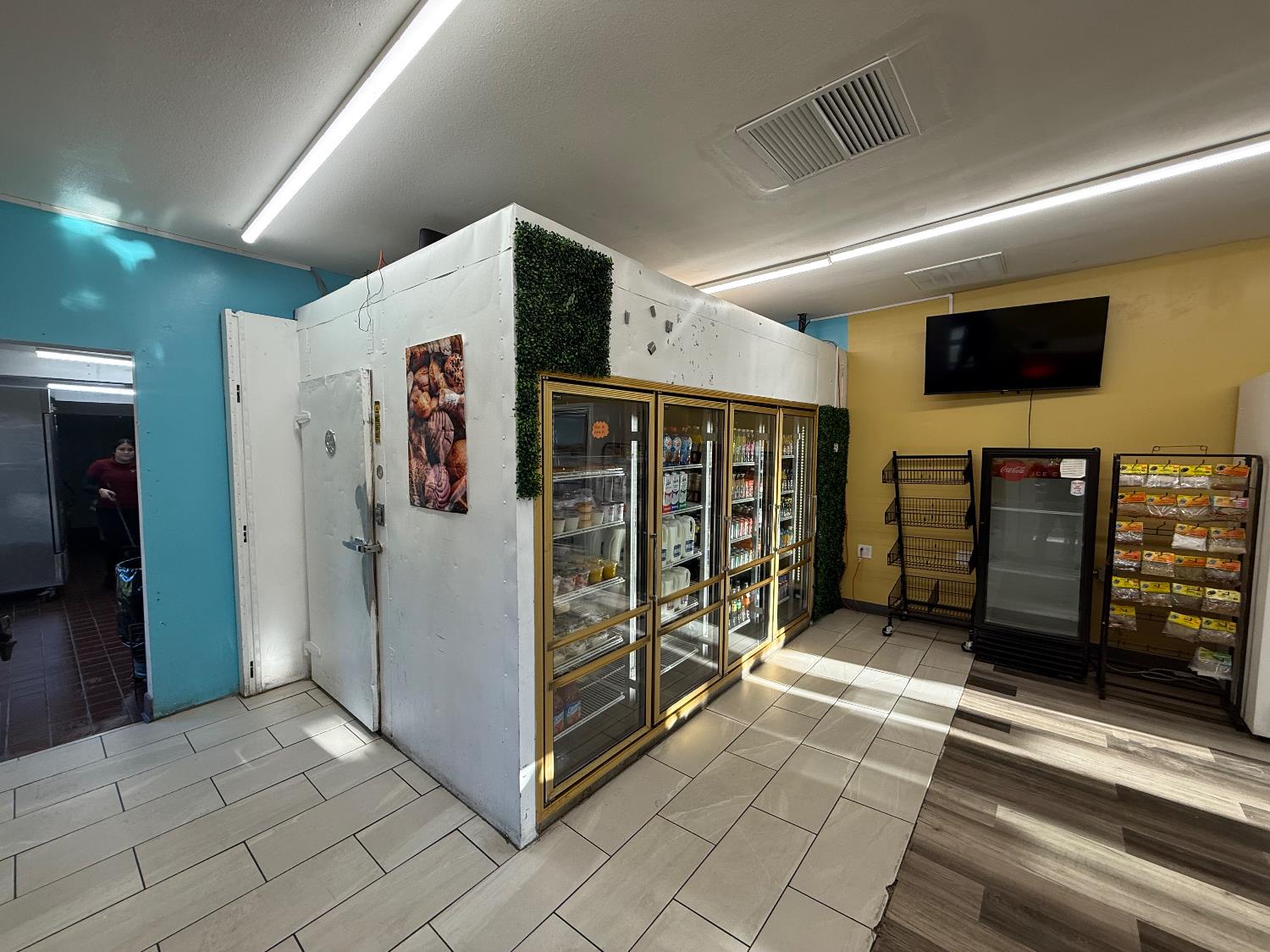 224 E St, Waterford, CA 95386