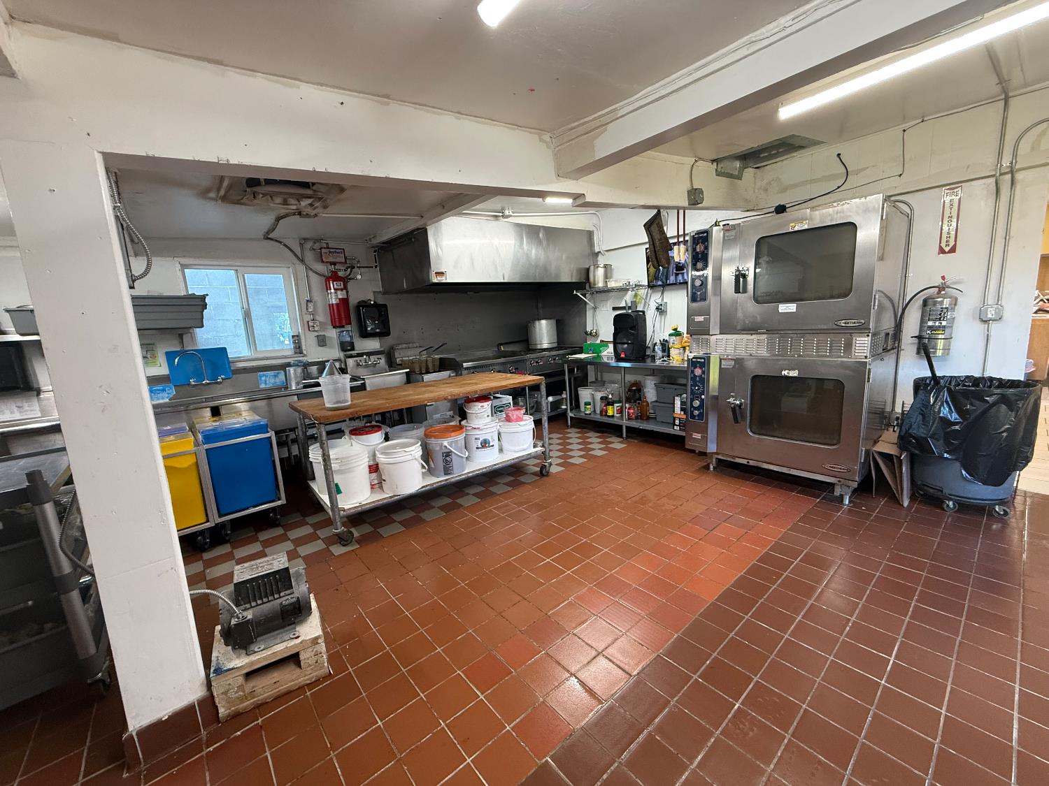 224 E St, Waterford, CA 95386