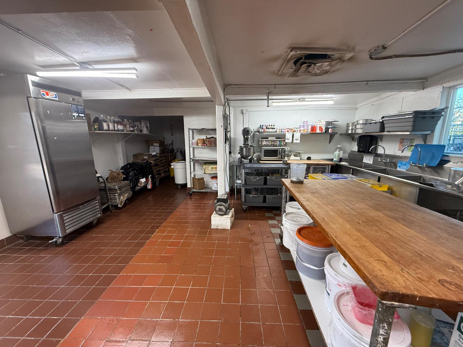 224 E St, Waterford, CA 95386