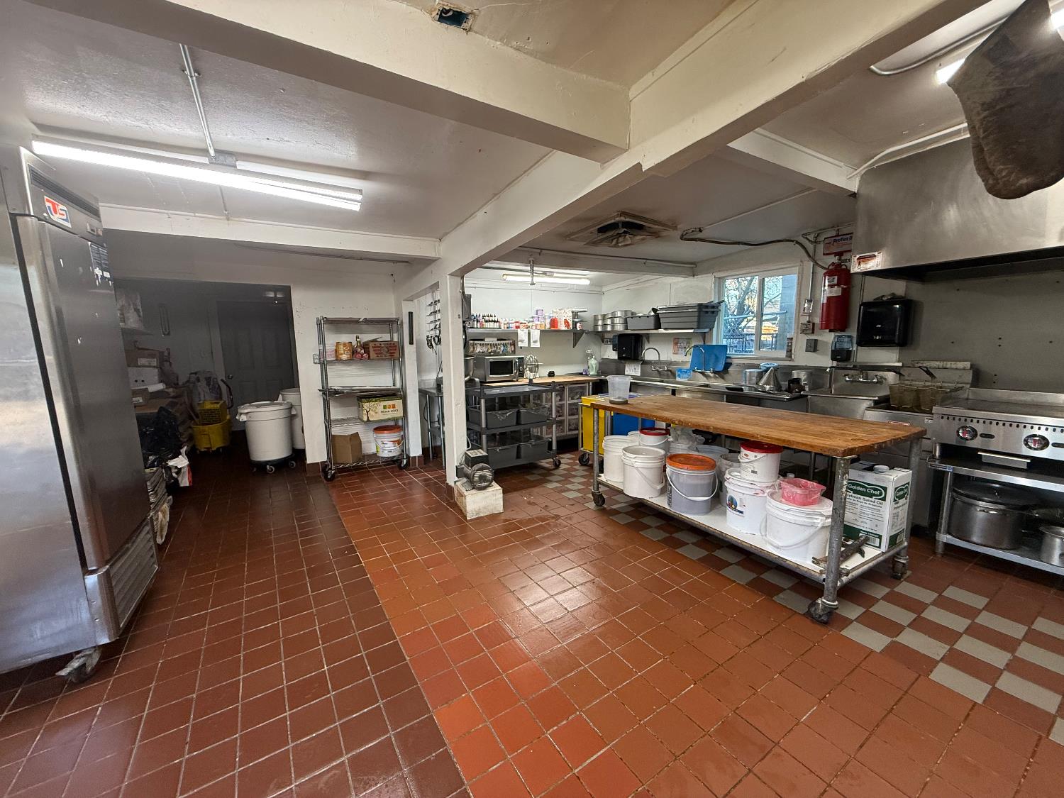 224 E St, Waterford, CA 95386