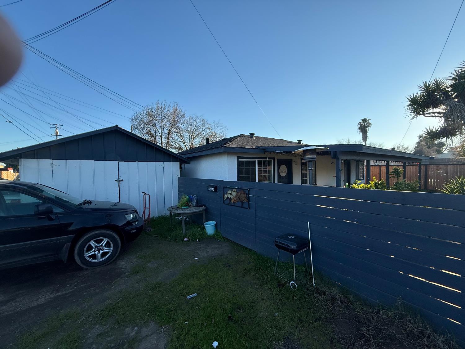 224 E St, Waterford, CA 95386