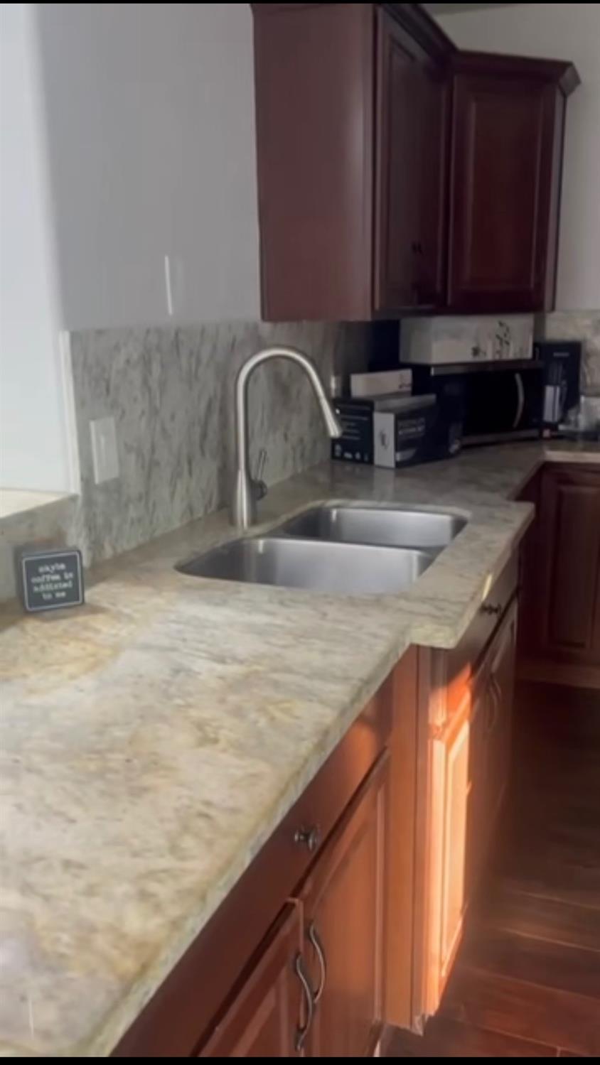 224 E St, Waterford, CA 95386