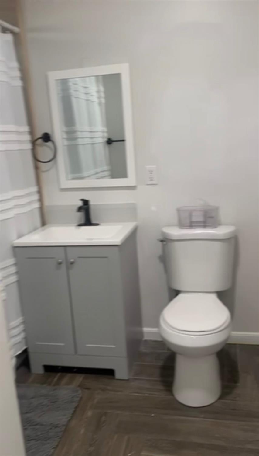 224 E St, Waterford, CA 95386