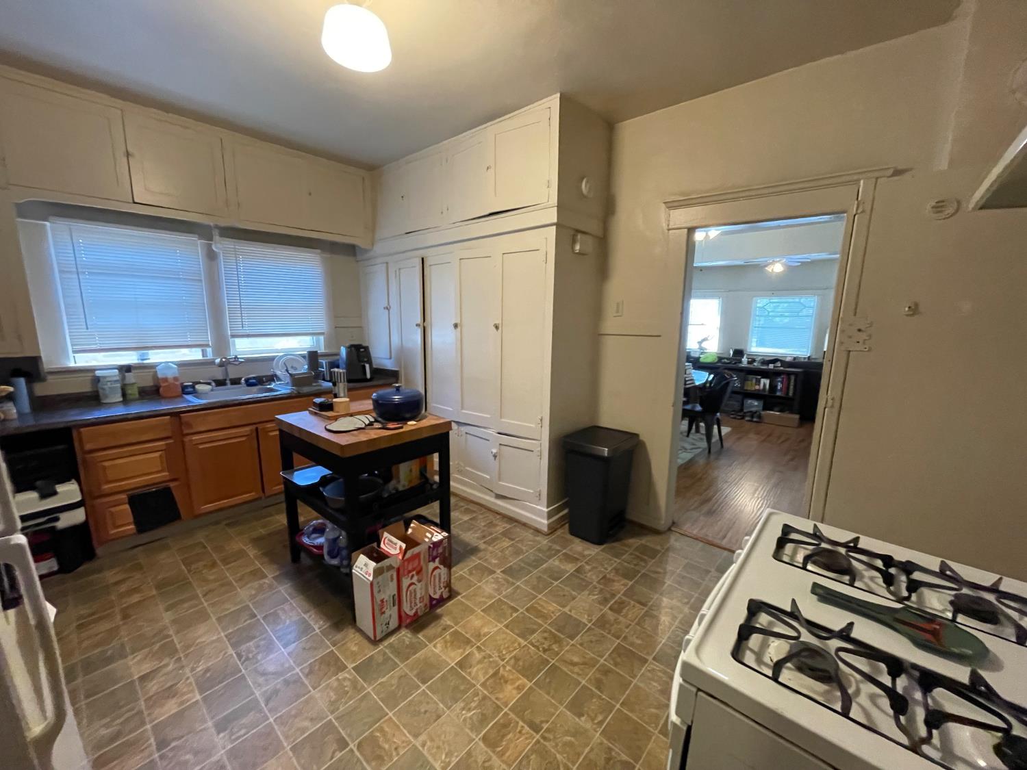 512 12th St, Modesto, CA 95354