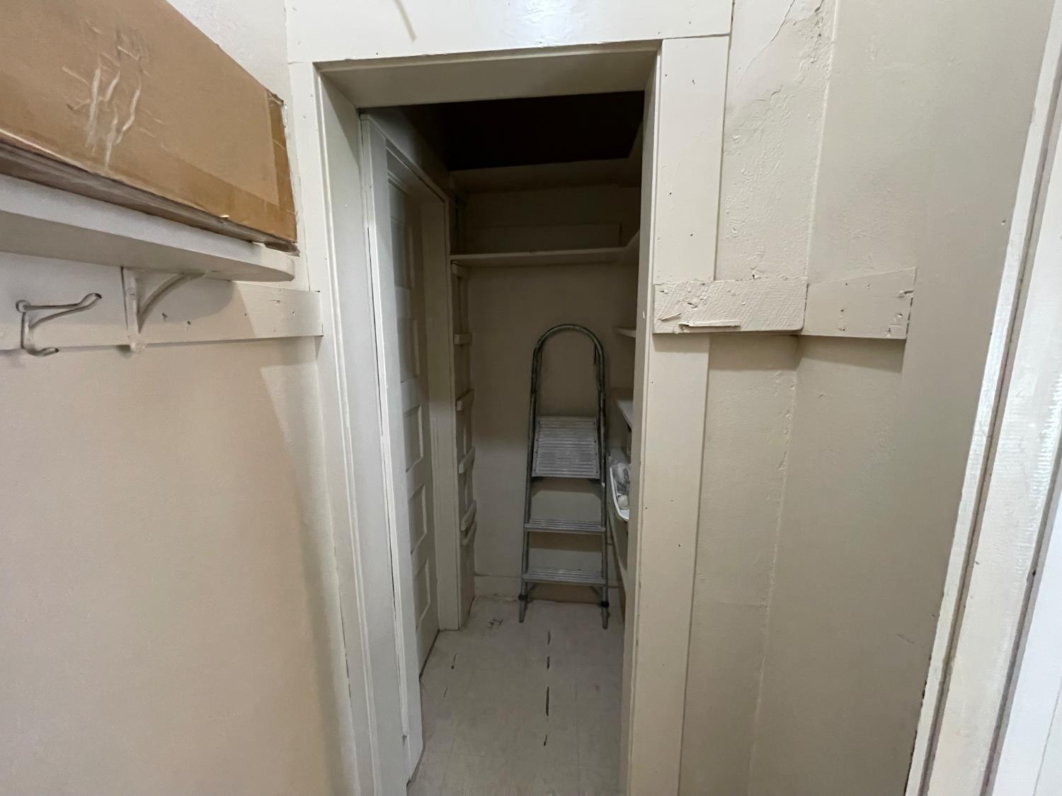 512 12th St, Modesto, CA 95354