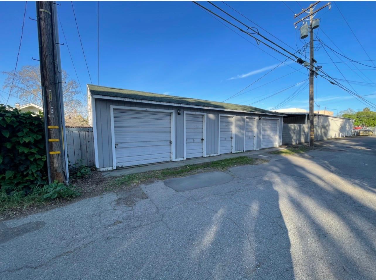 512 12th St, Modesto, CA 95354