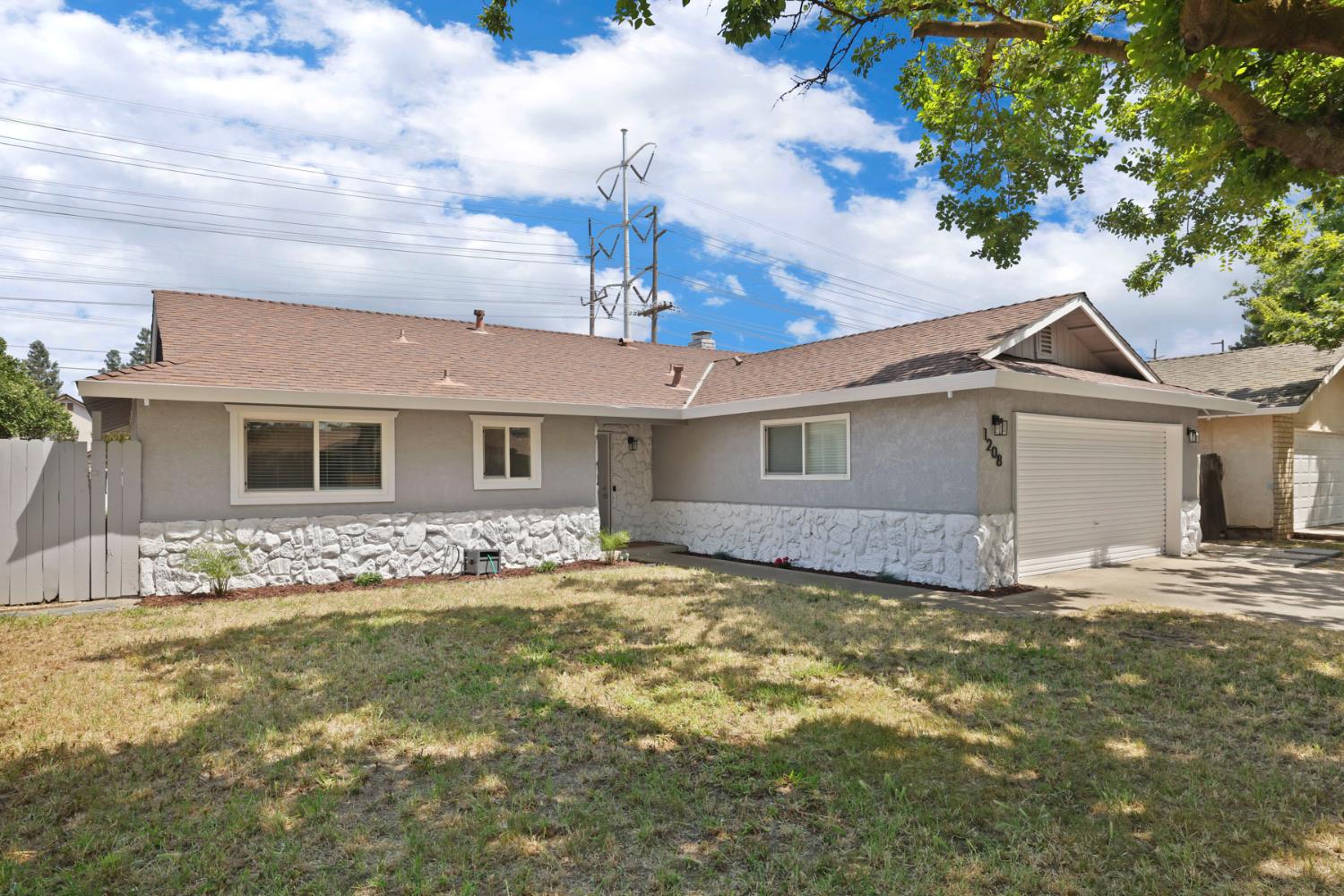 1208 Guiseppe Ln, Modesto, CA 95355