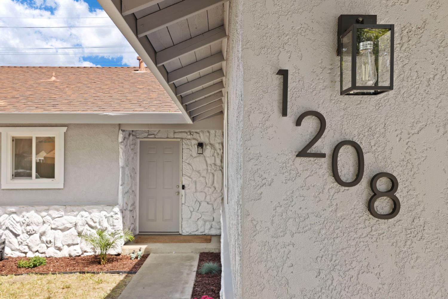 1208 Guiseppe Ln, Modesto, CA 95355