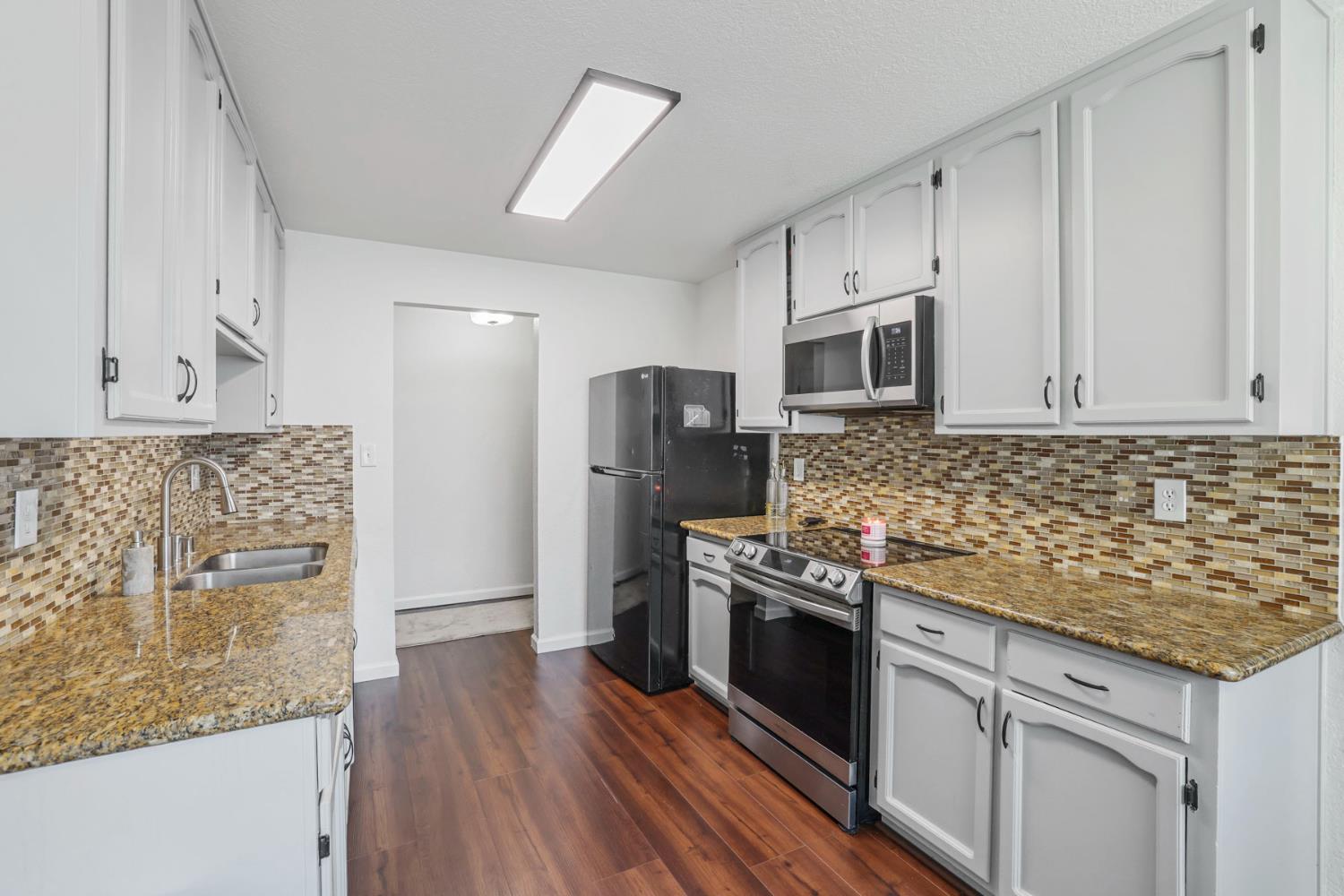 1208 Guiseppe Ln, Modesto, CA 95355