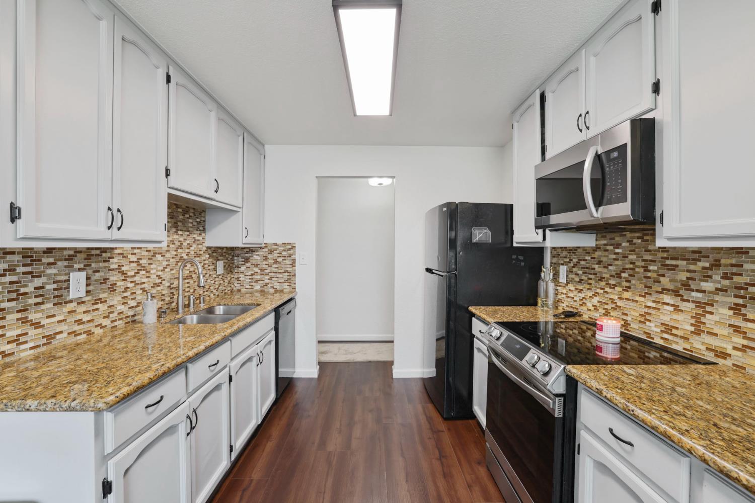 1208 Guiseppe Ln, Modesto, CA 95355