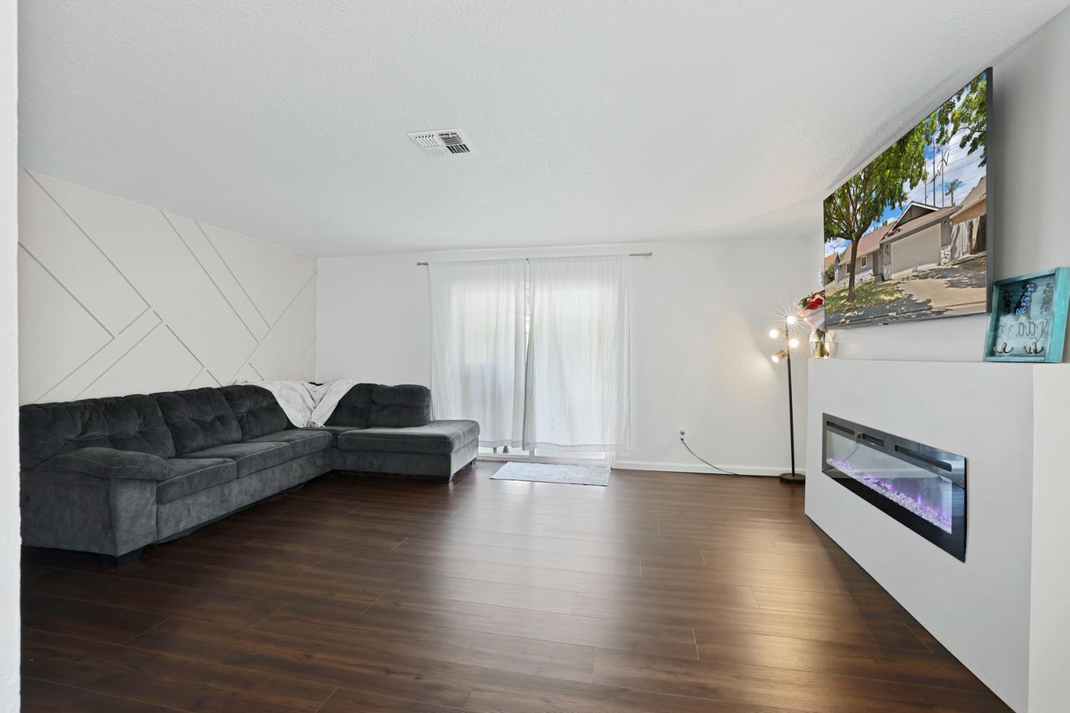 1208 Guiseppe Ln, Modesto, CA 95355