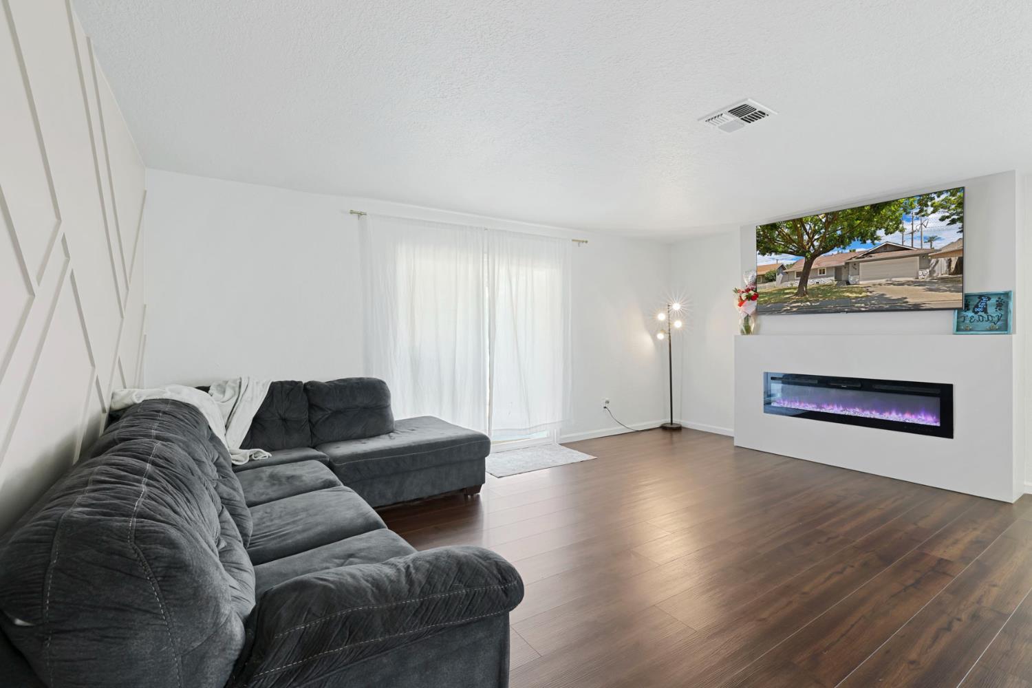 1208 Guiseppe Ln, Modesto, CA 95355