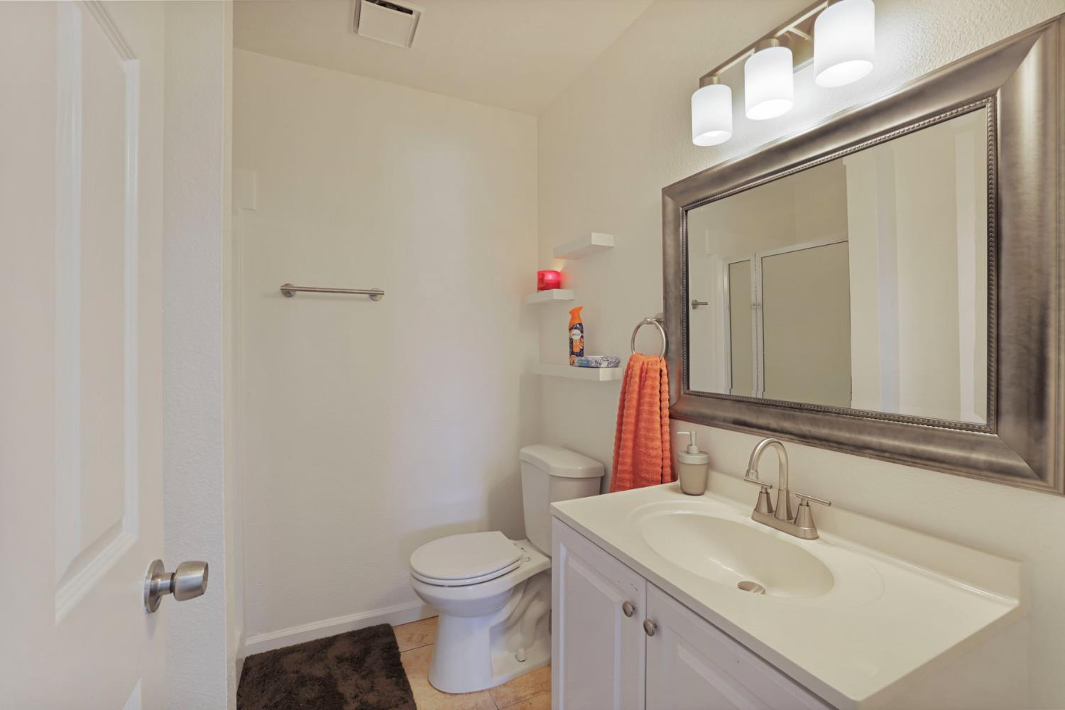 1208 Guiseppe Ln, Modesto, CA 95355