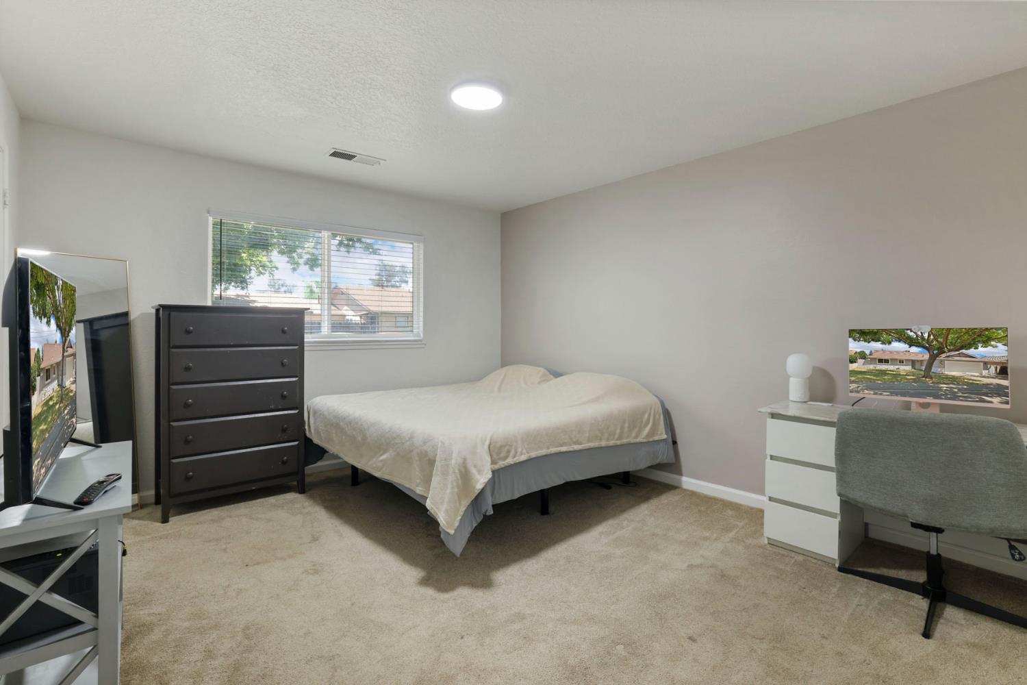 1208 Guiseppe Ln, Modesto, CA 95355
