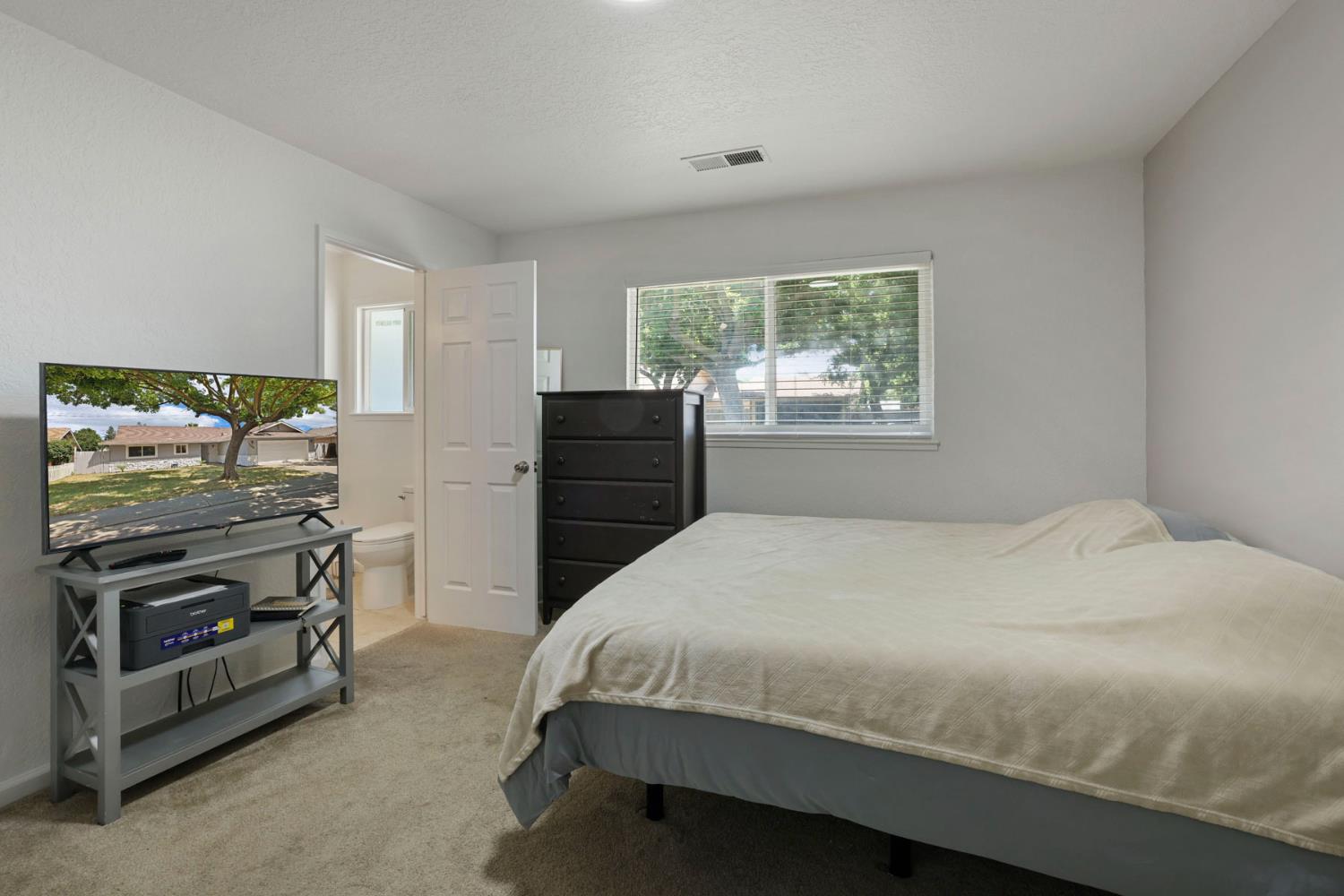 1208 Guiseppe Ln, Modesto, CA 95355