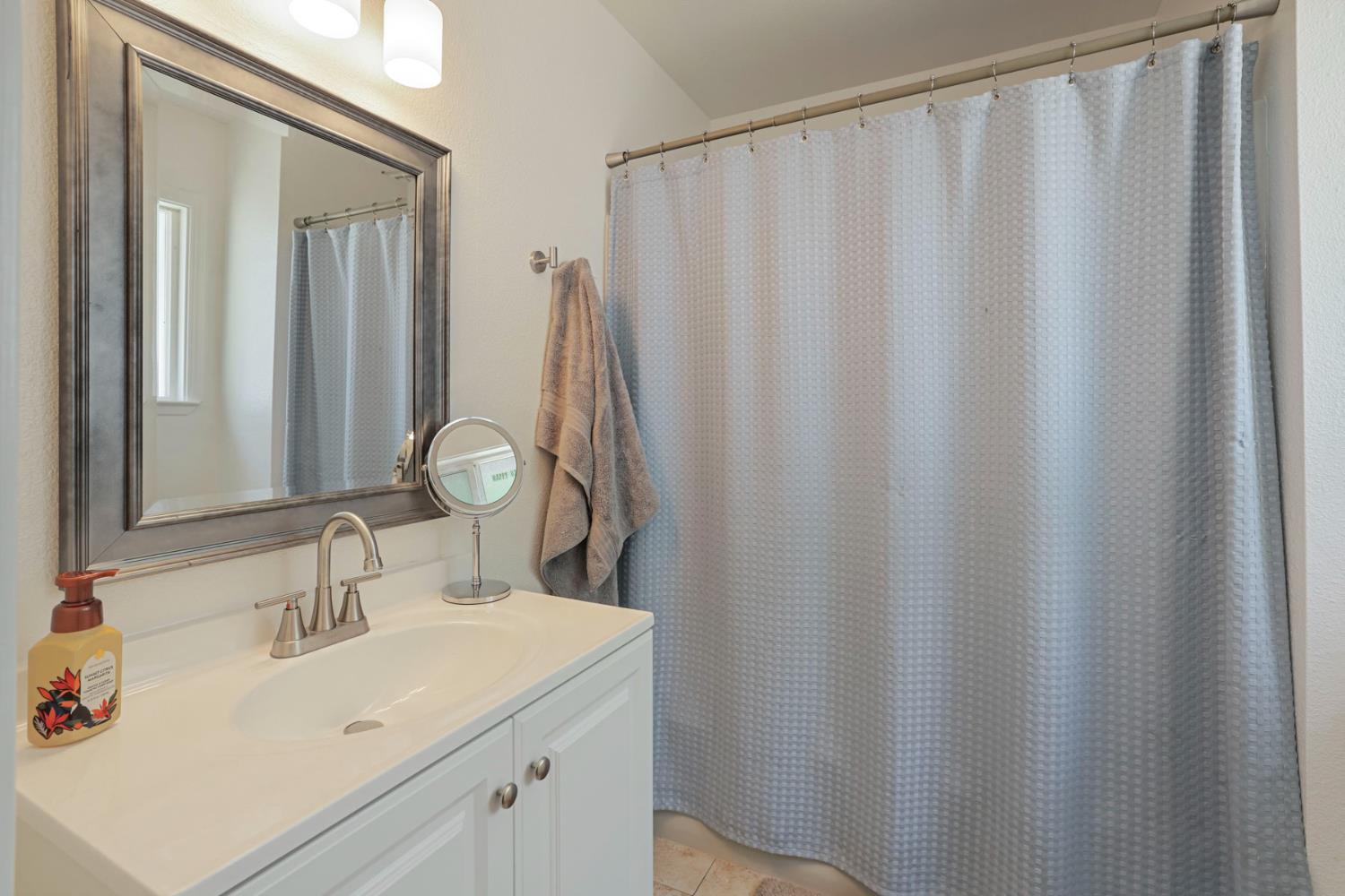 1208 Guiseppe Ln, Modesto, CA 95355