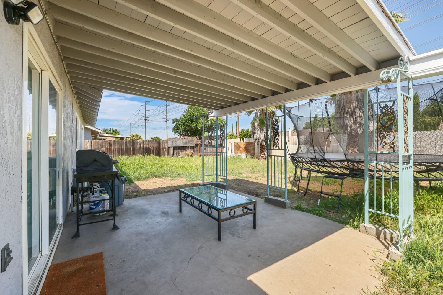 1208 Guiseppe Ln, Modesto, CA 95355