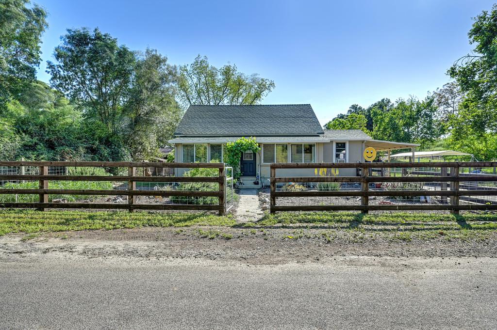 10813 Stone Rd, Oakdale, CA 95361