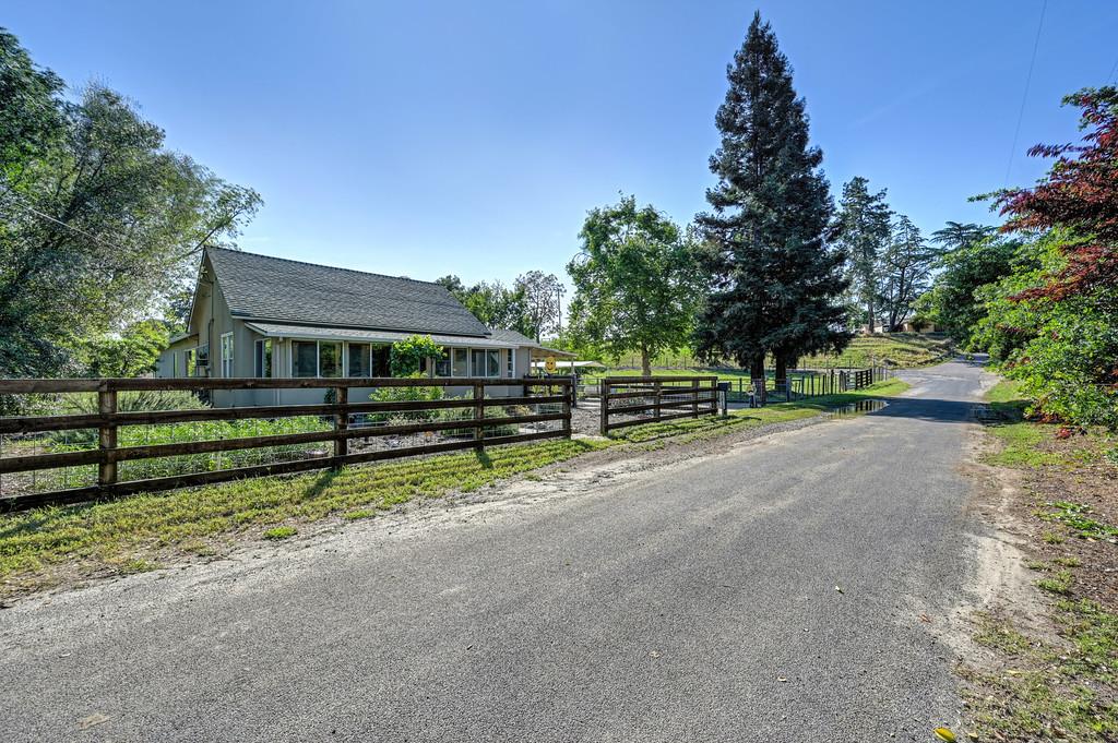 10813 Stone Rd, Oakdale, CA 95361