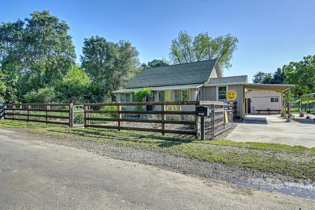 10813 Stone Rd, Oakdale, CA 95361