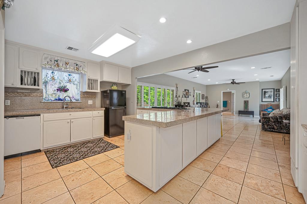 10813 Stone Rd, Oakdale, CA 95361