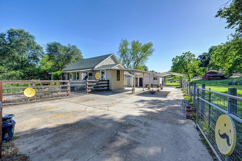 10813 Stone Rd, Oakdale, CA 95361