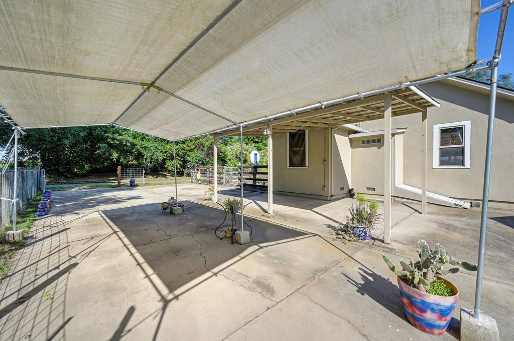 10813 Stone Rd, Oakdale, CA 95361