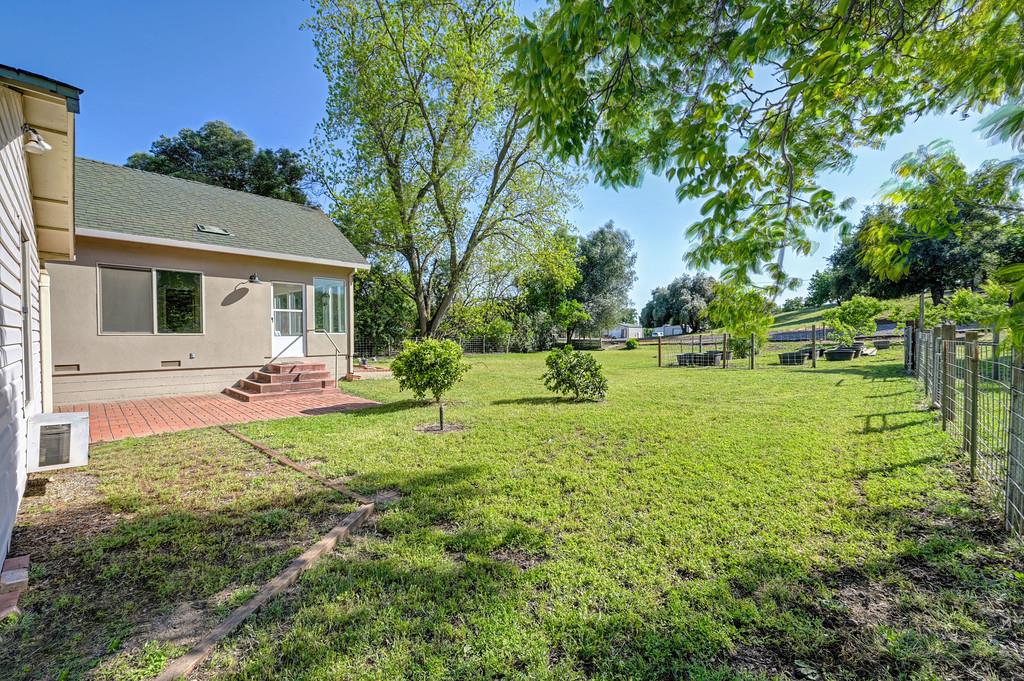 10813 Stone Rd, Oakdale, CA 95361