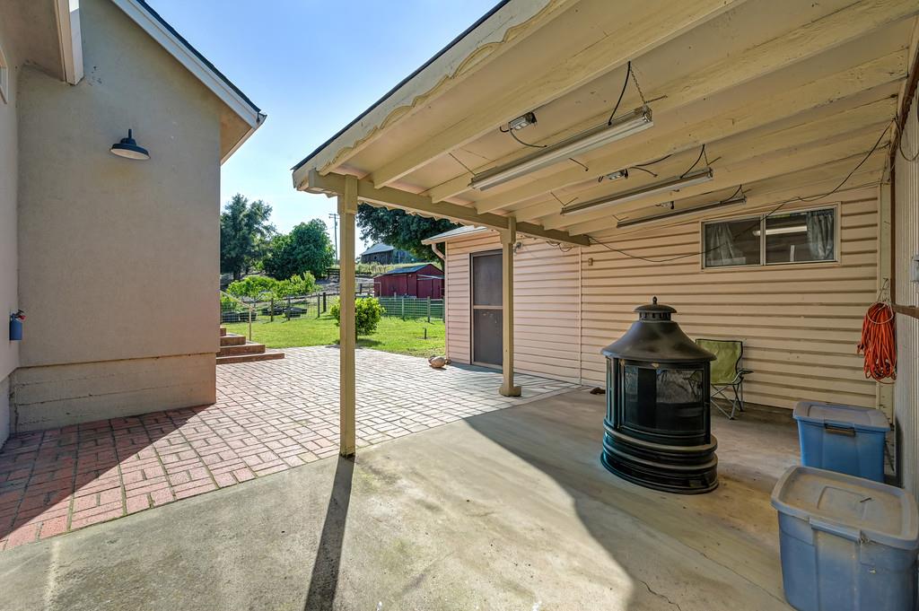 10813 Stone Rd, Oakdale, CA 95361